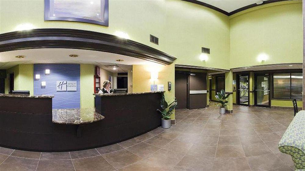 Holiday Inn Express Hotel & Suites Madison By Ihg Exterior photo